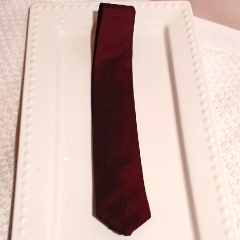 Elegant Authentic Vintage 1950's-60's Burgundy/Black Irridecent Tie for Men